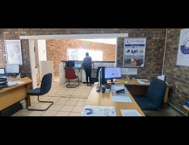 INDUSTRIAL PROPERTY TO RENT IN SILVERTON